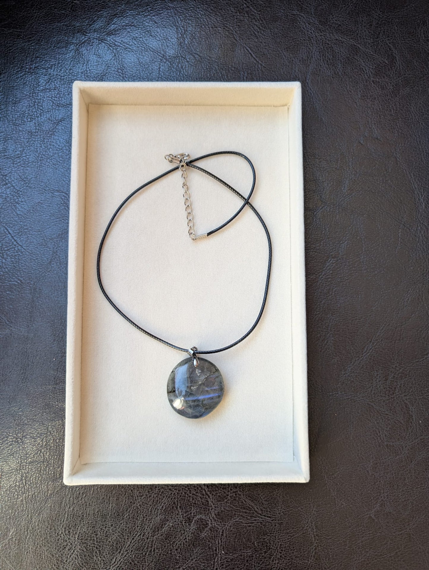 Colar com Labradorite feito à mão